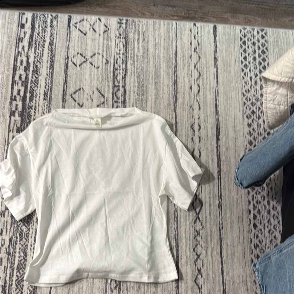 H&M White Short Sleeve Women's Tee